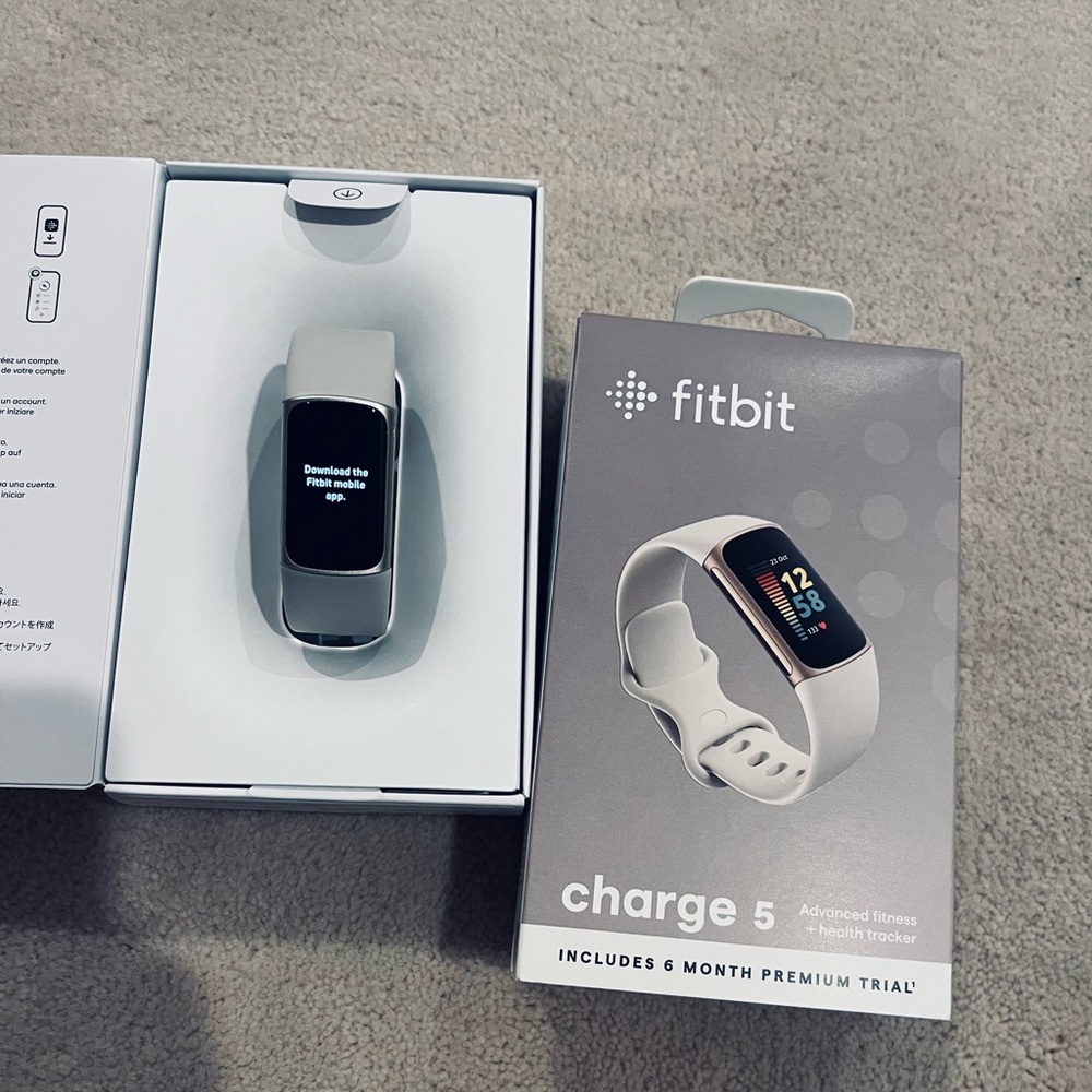 FITBIT CHARGE 5 fitness watch.